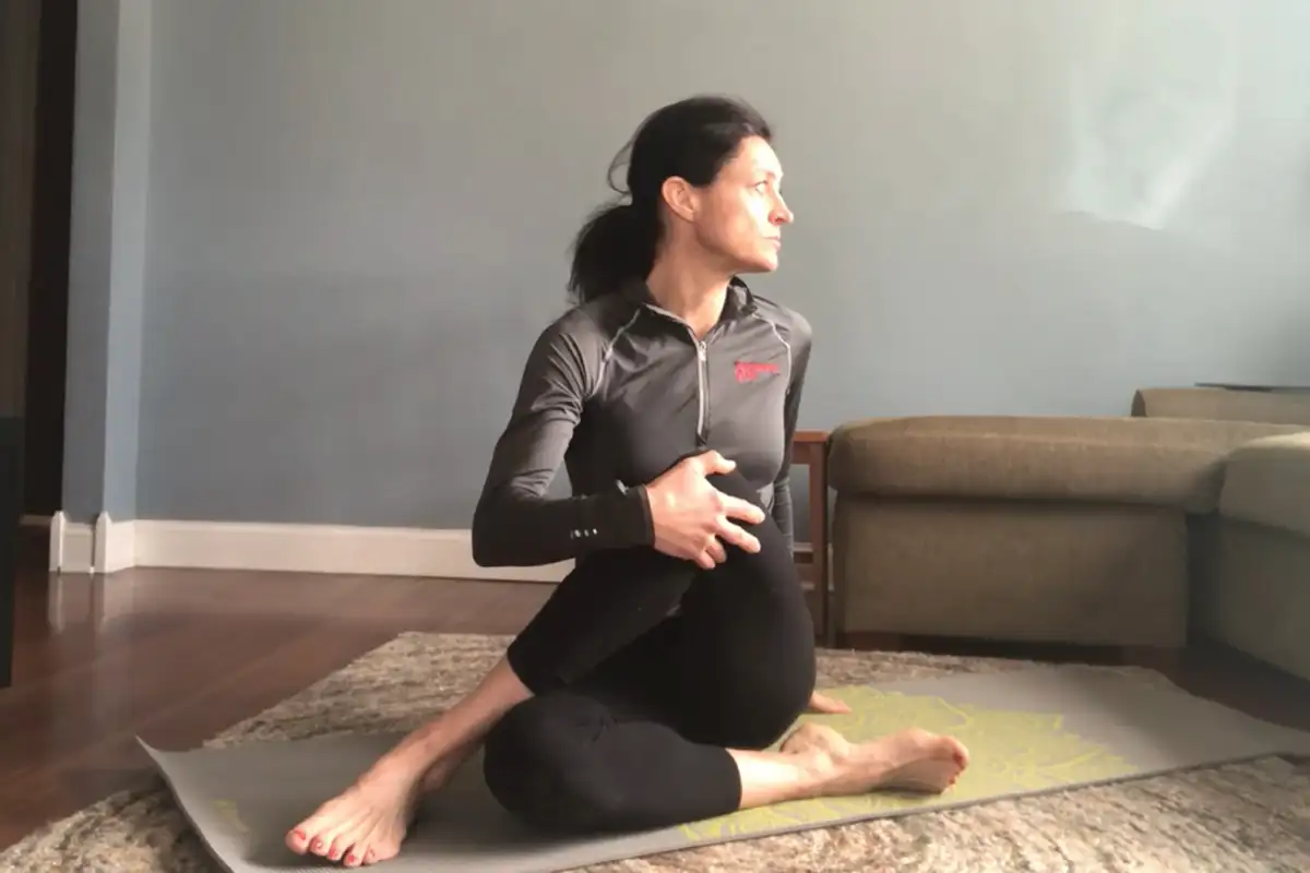 feat_04.01.20-afternoon-stretches-with-christine