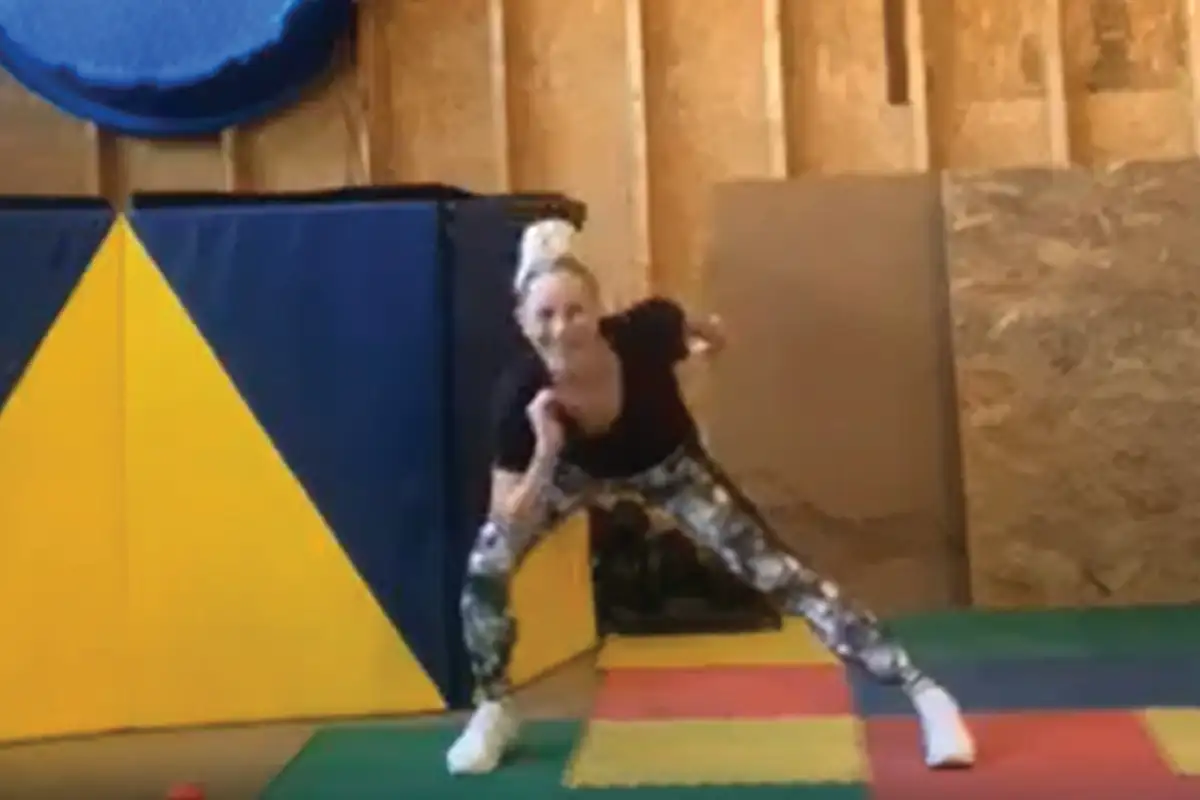 feat_04.01.20-lower-body-strength-with-priscilla