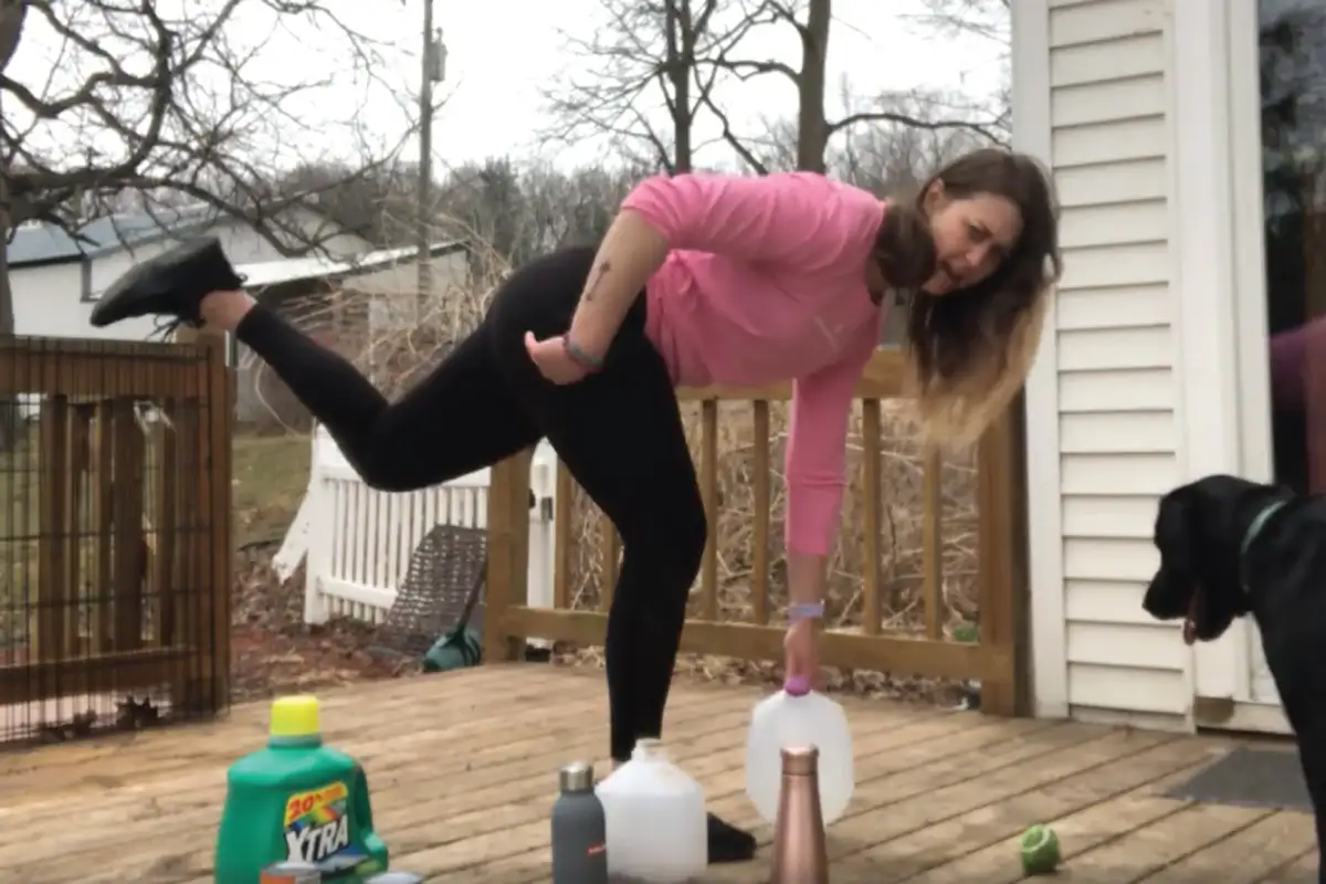 feat_04.01.20-workout-with-caitlin-east