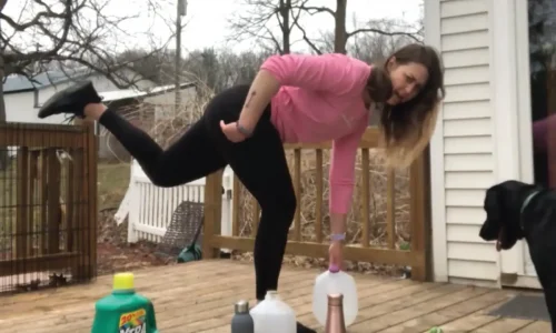 feat_04.01.20-workout-with-caitlin-east